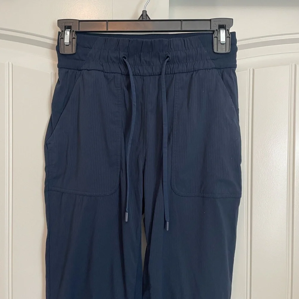 Lululemon Beyond the Studio Crop True Navy size 2